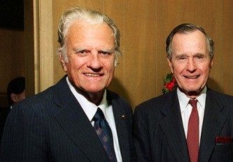 Le pasteur évangélique Billy Graham, le mentor des présidents Bush, père et fils